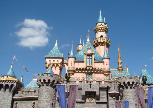 <strong>建筑雕塑、工藝雕塑噴涂聚脲</strong>